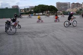 Cicla't · Cíclate · Cycle you. nicños en bici